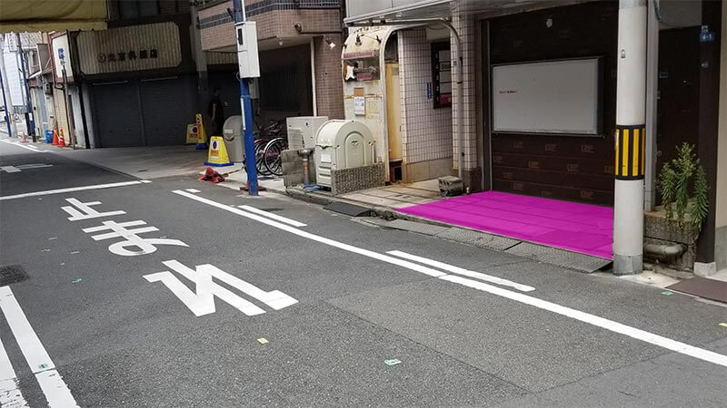 ビル正面スペース2