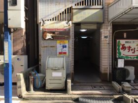 StudioOrqueの看板を正面から見た写真